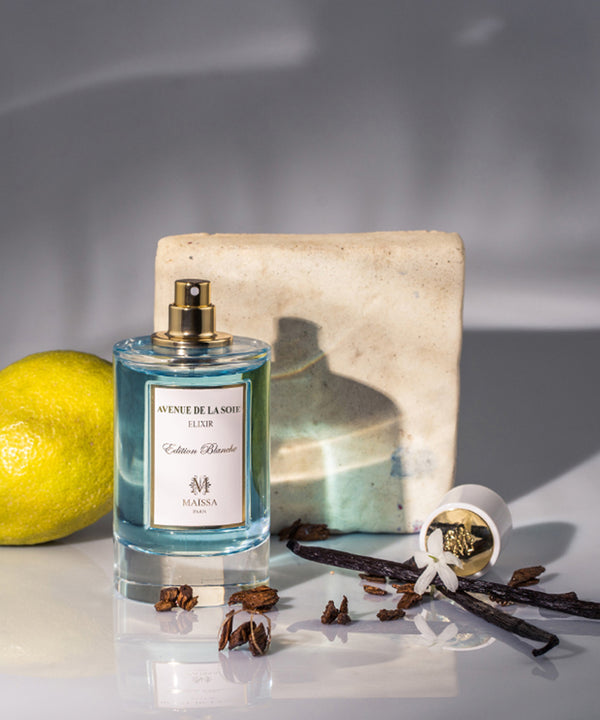 Luxurious ROUTE DE LA SOIE by Maison Maïssa combines fresh bergamot and patchouli with amber and vanilla for the5thscent elegance.
