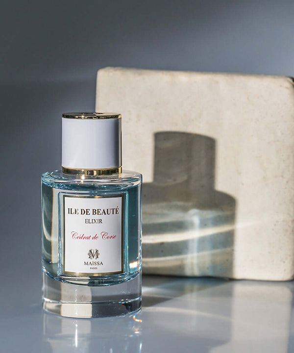 Luxurious ILE DE BEAUTE (50ml) by Maison Maïssa, an elegant unisex fragrance from the5thscent, featuring fresh jasmine and citrus notes.