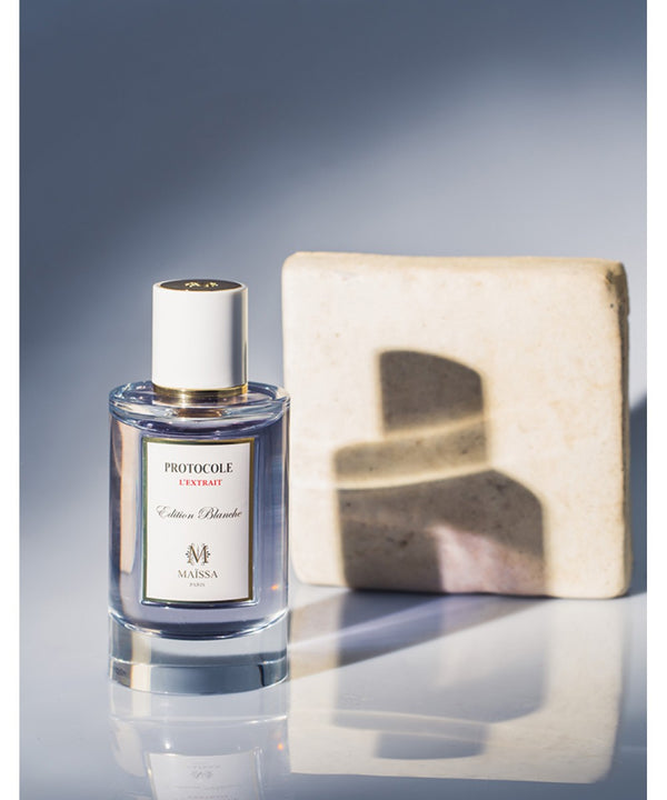 Luxurious PROTOCOLE fragrance by Maison Maïssa blends spicy herbaceous notes; an exclusive scent at the5thscent, radiant and elegant.