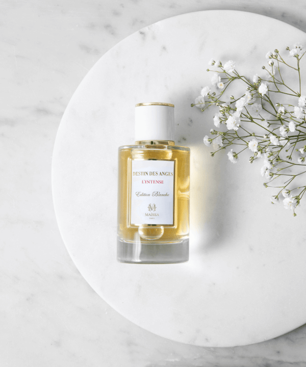 Luxurious bottle of DESTIN DES ANGES by Maison Maïssa, featuring an oriental fragrance, showcased by the5thscent with elegant floral accents.