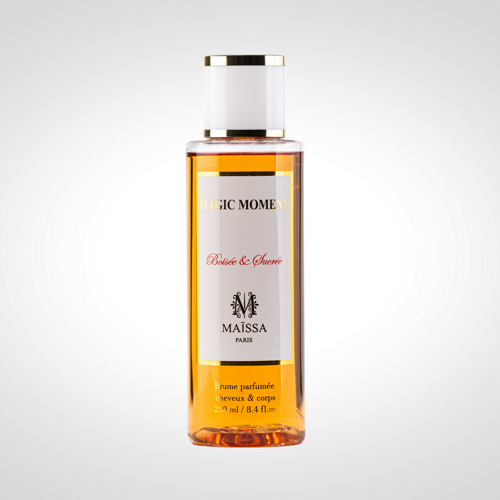 Magic Moment Brume Parfumée 250ml by Maison Maïssa Paris — amber perfumed mist bottle with white cap and gold accents, Boisée & Sucrée, made in France