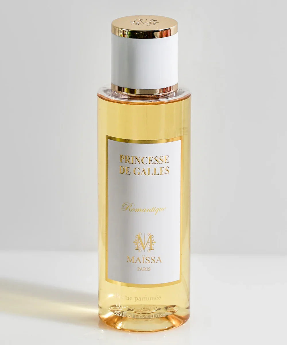 Princess de Galles Romantique scented perfume bottle by Maïssa Paris with gold and white design